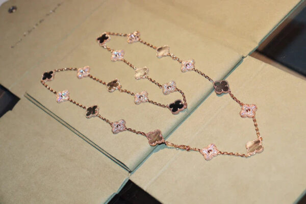 Toxse Clover 20 Motifs Dark Mop Diamond Gold Necklace - Image 4