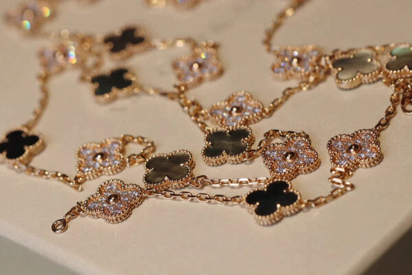 Toxse Clover 20 Motifs Dark Mop Diamond Gold Necklace - Image 6