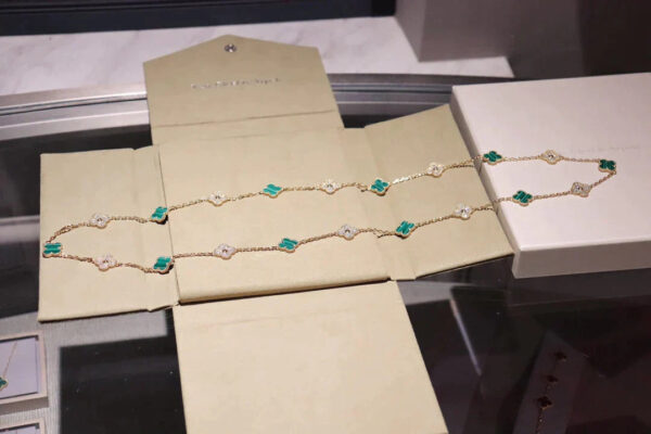 Toxse Clover 20 Motifs Malachite Diamond Gold Necklace - Image 3