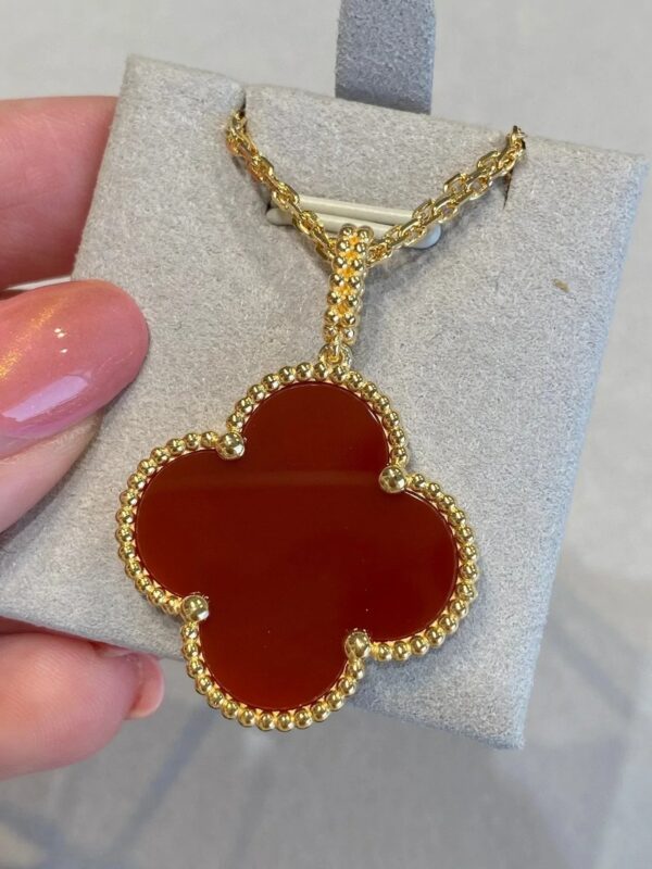 Toxse Clover Necklace Gold Carnelian - Image 3