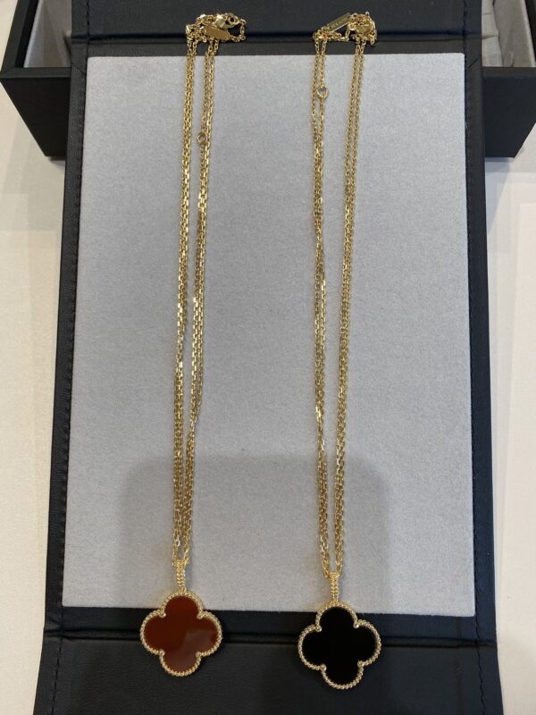 Toxse Clover Necklace Gold Carnelian - Image 4