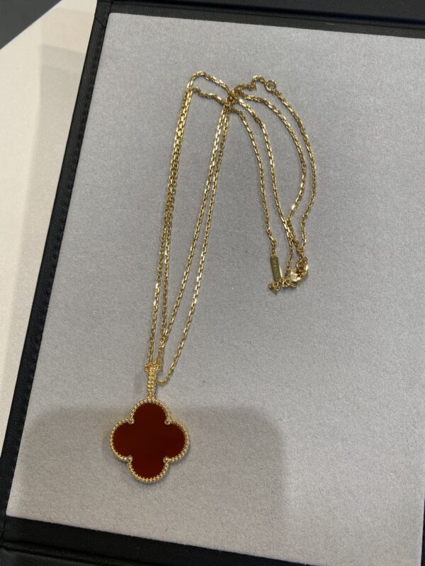 Toxse Clover Necklace Gold Carnelian - Image 5