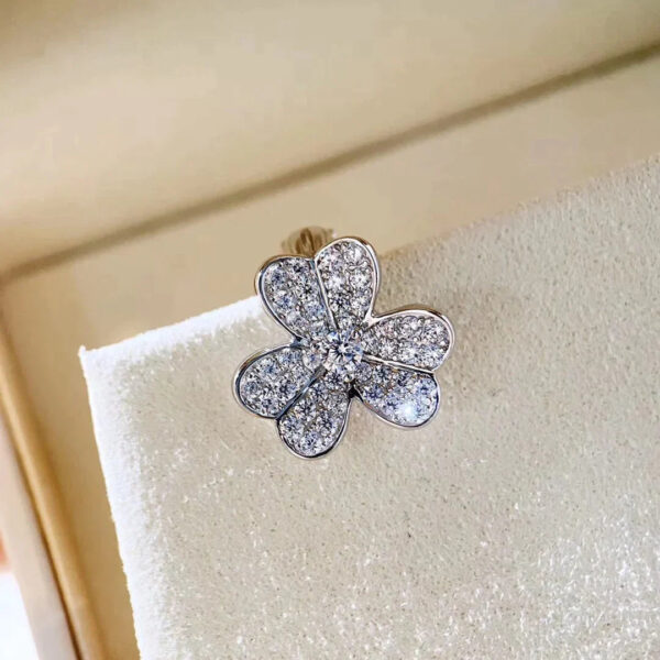 Toxse Clover Comos Silver Diamond Earrings - Image 3
