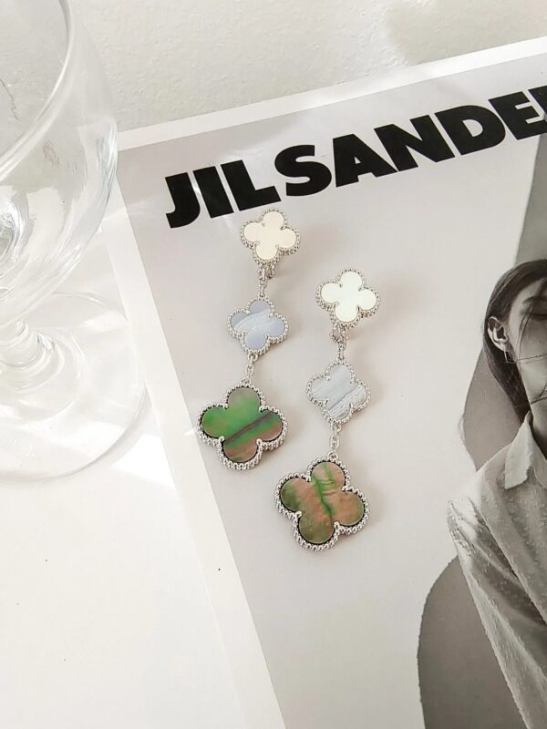 Toxse Clover 3 Motifs Chalcedony Dark Mop Silver Earrings - Image 4