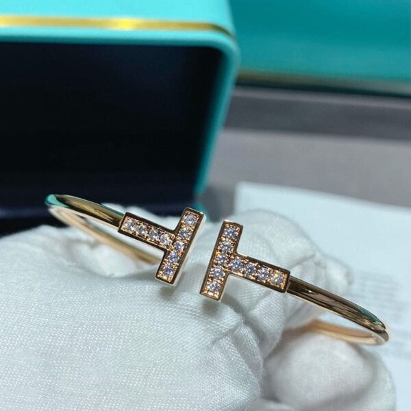 Toxse T Plain Diamond Wire Bracelet - Image 4