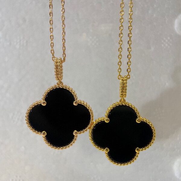 Toxse Magic Alhambra One Motifs Black Clover Necklace - Image 7