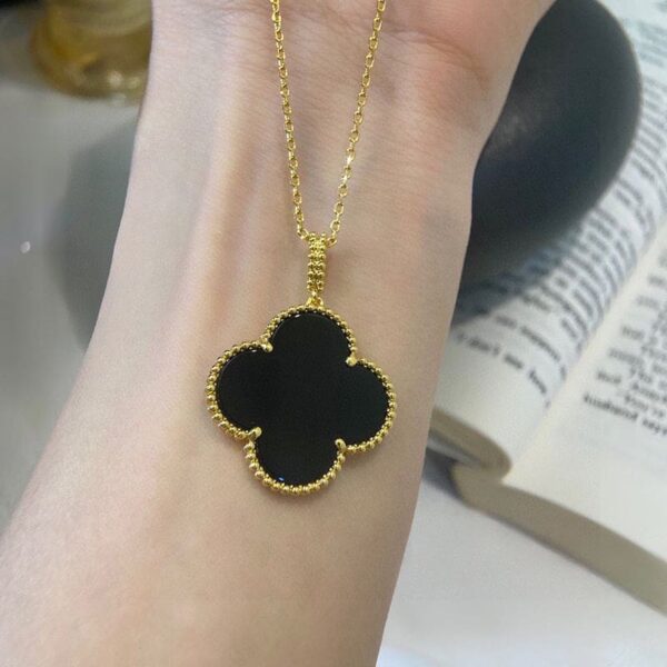 Toxse Magic Alhambra One Motifs Black Clover Necklace - Image 2