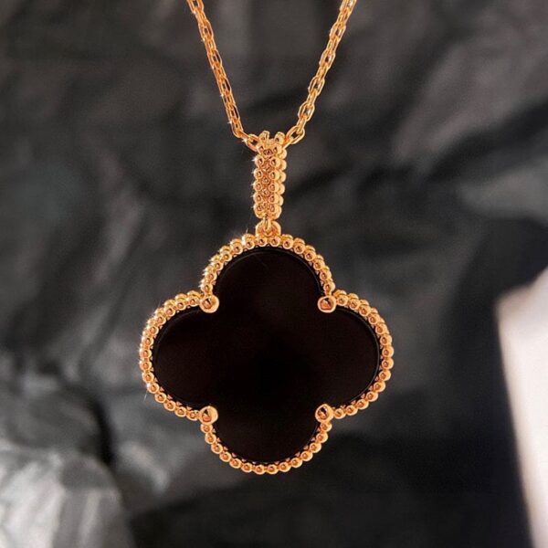 Toxse Magic Alhambra One Motifs Black Clover Necklace - Image 8