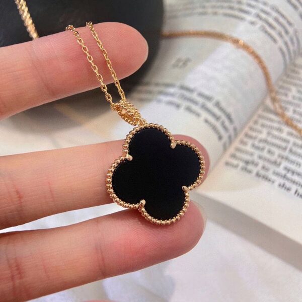 Toxse Magic Alhambra One Motifs Black Clover Necklace - Image 9
