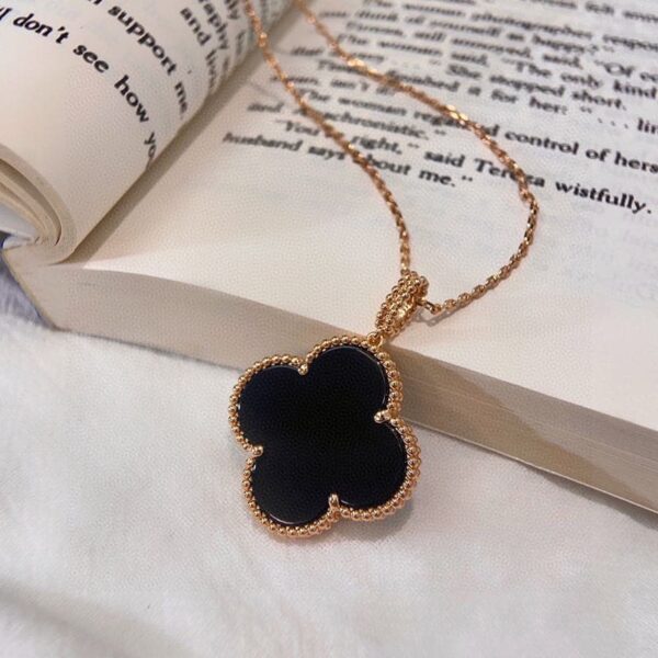 Toxse Magic Alhambra One Motifs Black Clover Necklace - Image 6