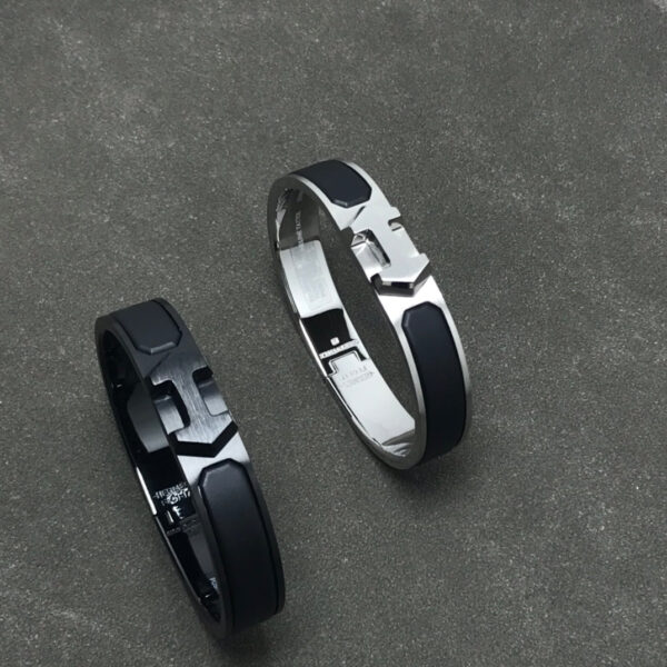 Toxse Super H Black Bracelet - Image 3