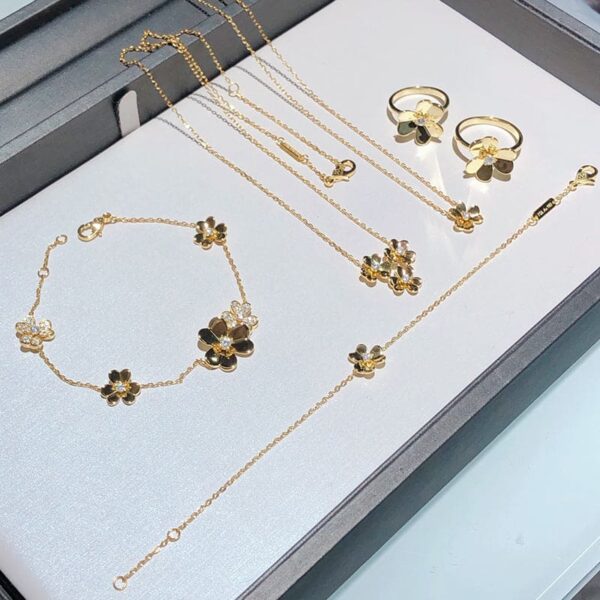 Toxse 5 Flowers Frivole Diamonds Clover Bracelet - Image 10