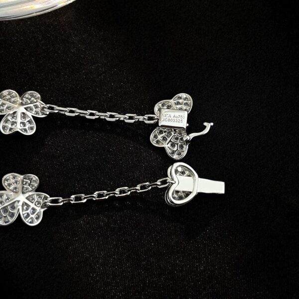 Toxse Frivole 5 Flowers Diamonds Clover Bracelet - Image 8