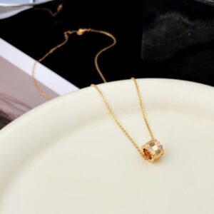 Toxse Bee Mini Pedant Diamond Necklace