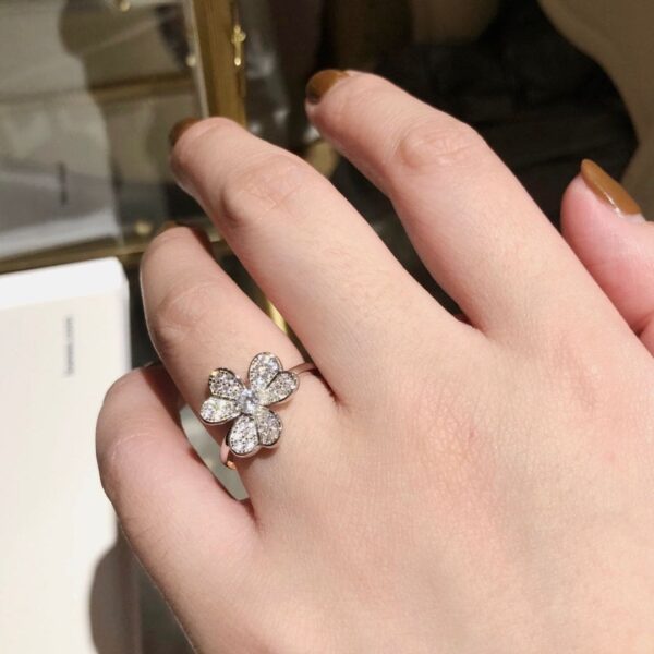 Toxse Frivole Flower Ring - Image 4