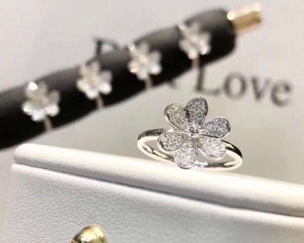 Toxse Frivole Flower Ring - Image 9