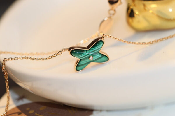 Toxse Jeux Malachite 1 Diamond Pink Gold Necklace - Image 3