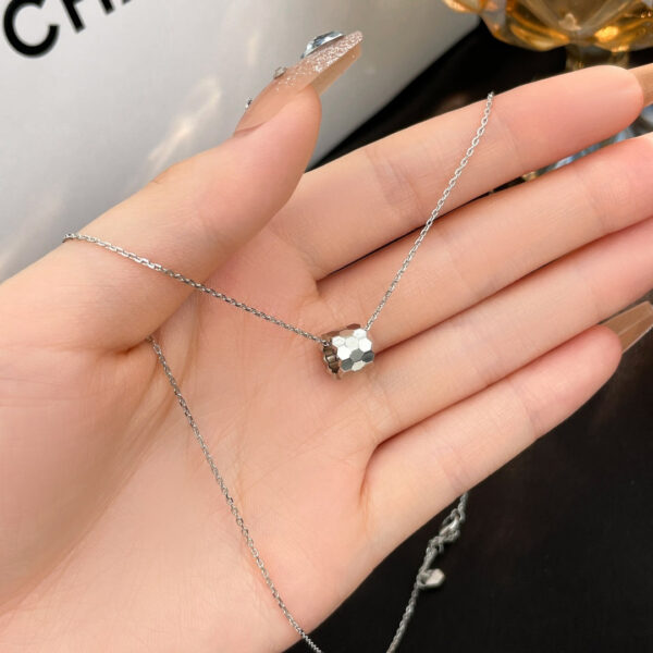 Toxse Bee Mini Necklace - Image 6