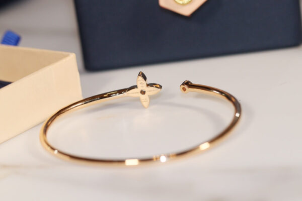 Toxse  Idylle Gold Open Bracelet Diamond Paved - Image 8