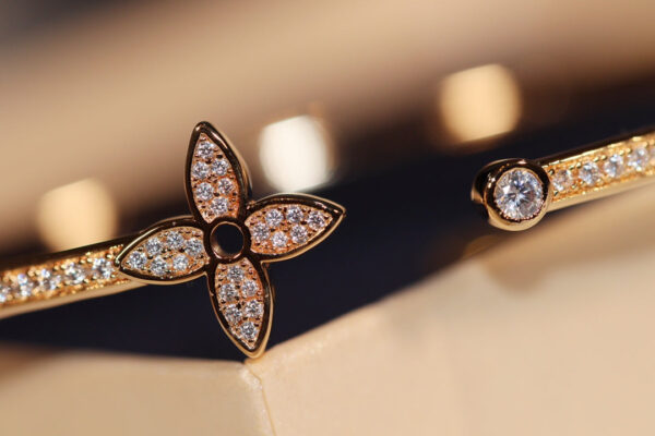 Toxse  Idylle Gold Open Bracelet Diamond Paved - Image 10