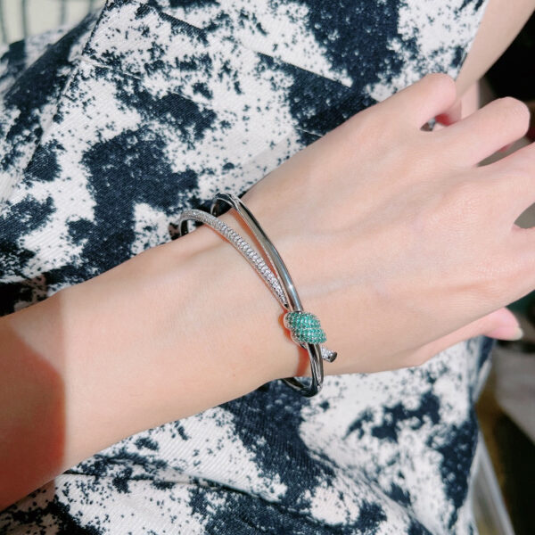 Toxse T - Jewelry Knot Double Row Hinged Bracelet With Green Diamond - Image 4