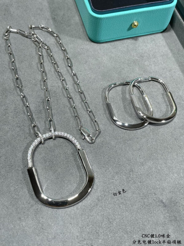 Toxse T - Jewelry Lock With White Diamond Necklace - Image 4
