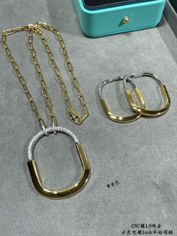Toxse T - Jewelry Lock With White Diamond Necklace - Image 5