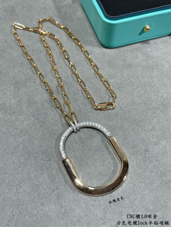 Toxse T - Jewelry Lock With White Diamond Necklace - Image 7