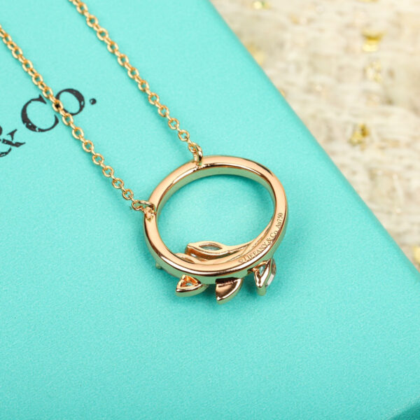 Toxse T - Jewelry Victoria Vine Circle Pendant Necklace - Image 3