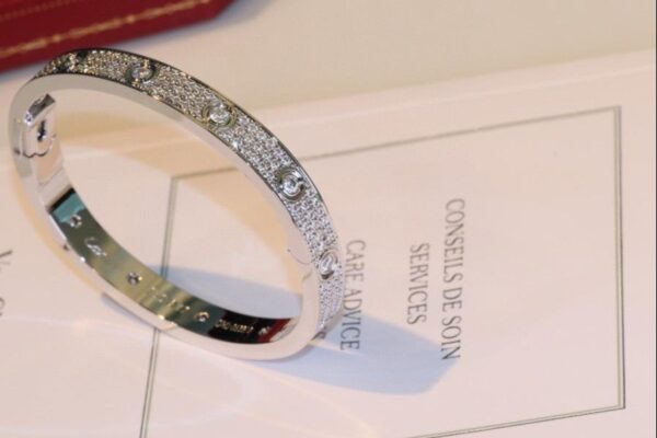 Toxse Diamond-paved 10 Big Diamonds Love Bracelet - Image 3
