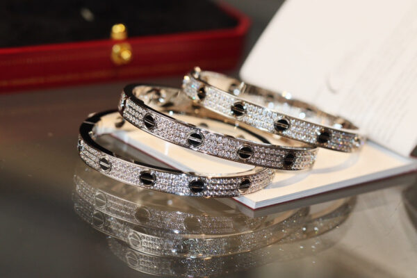 Toxse Diamond-paved Ceramic Love Bracelet - Image 4