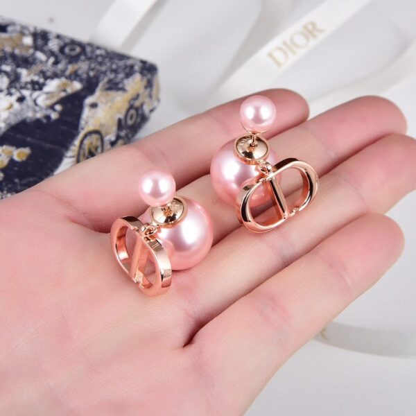 Toxse Tribales Pearl Earrings - Image 3