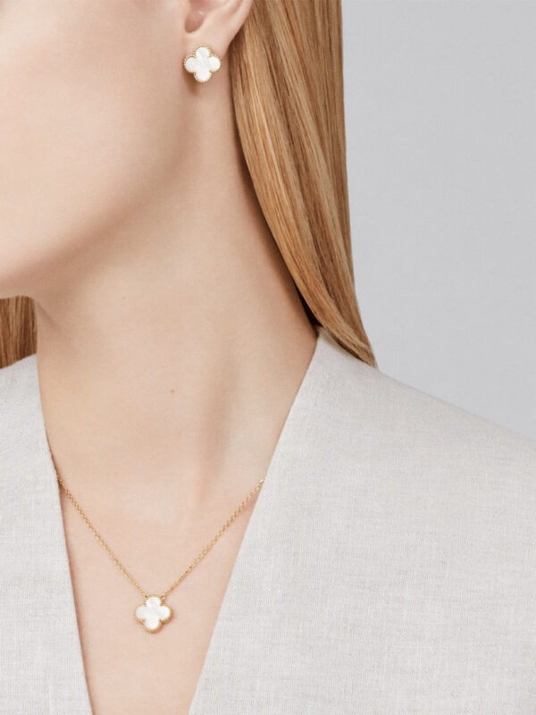 Toxse Clover Pendant White Mop Necklace - Image 2