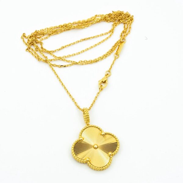 Toxse Vintage Clover Pendant Necklace Gold - Image 4
