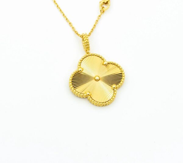 Toxse Vintage Clover Pendant Necklace Gold - Image 3