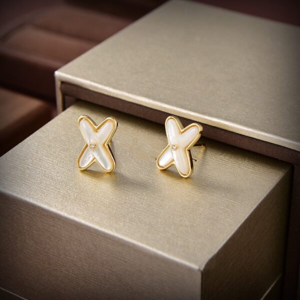 Toxse Jeux De White Mop Gold Diamond Earrings - Image 3