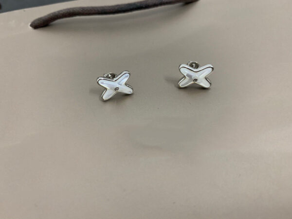 Toxse Jeux De White Mop Silver Diamond Earrings - Image 2