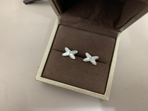 Toxse Jeux De White Mop Silver Diamond Earrings - Image 3