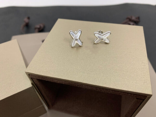 Toxse Jeux De White Mop Silver Diamond Earrings