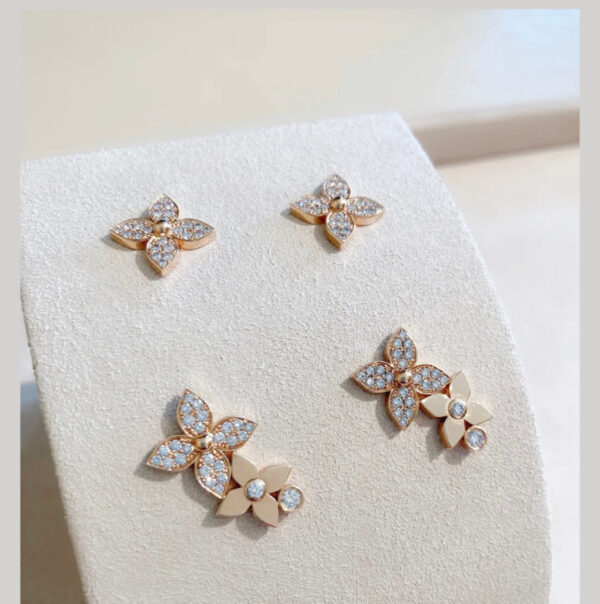 Toxse Star Blossom Stud Earrings  Diamonds