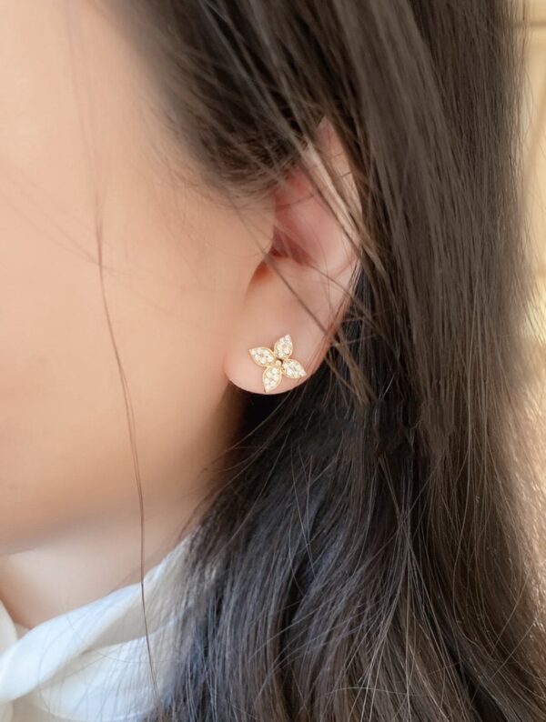 Toxse Star Blossom Stud Earrings  Diamonds - Image 2