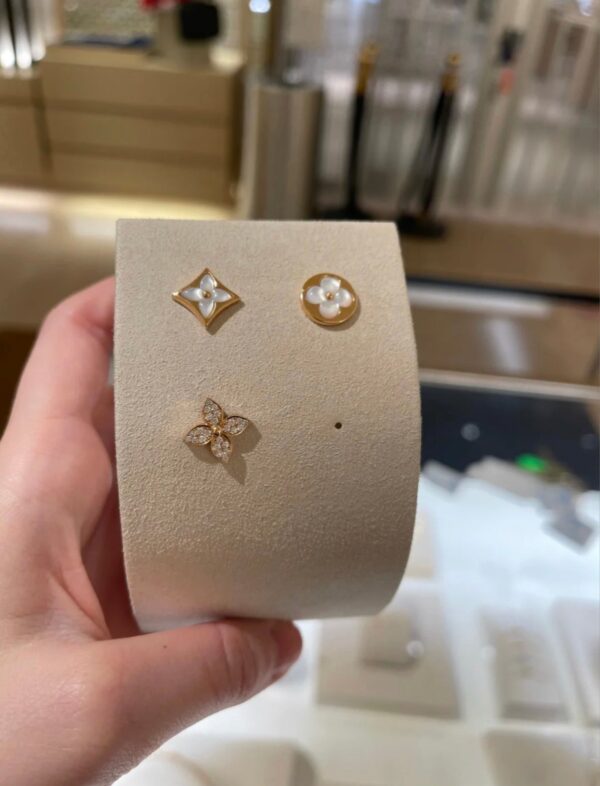 Toxse Star Blossom Stud Earrings  Diamonds - Image 4
