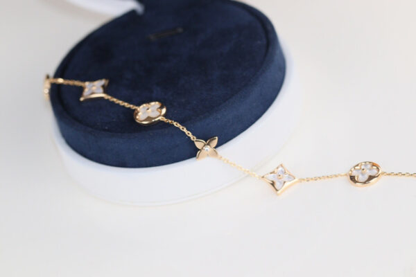 Toxse  Leaf Clover Bracelet - Image 2