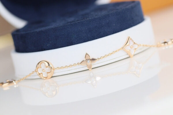 Toxse  Leaf Clover Bracelet - Image 3