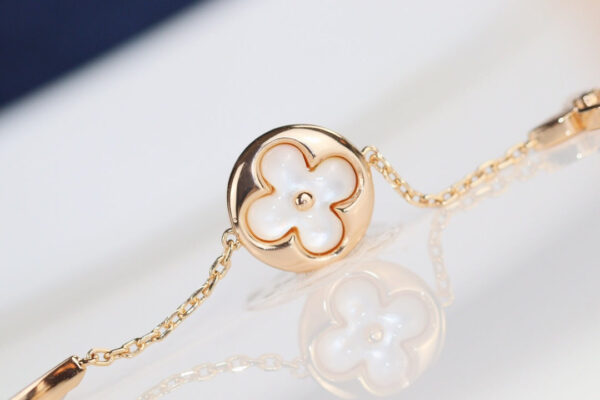 Toxse  Leaf Clover Bracelet - Image 6