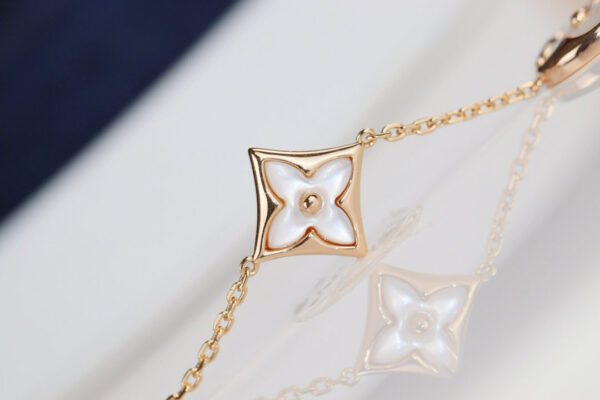 Toxse  Leaf Clover Bracelet - Image 7