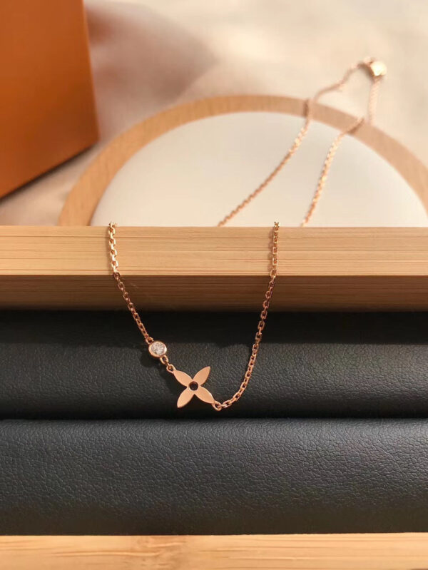 Toxse Blossom Pendant Pink Gold And Diamond - Image 8