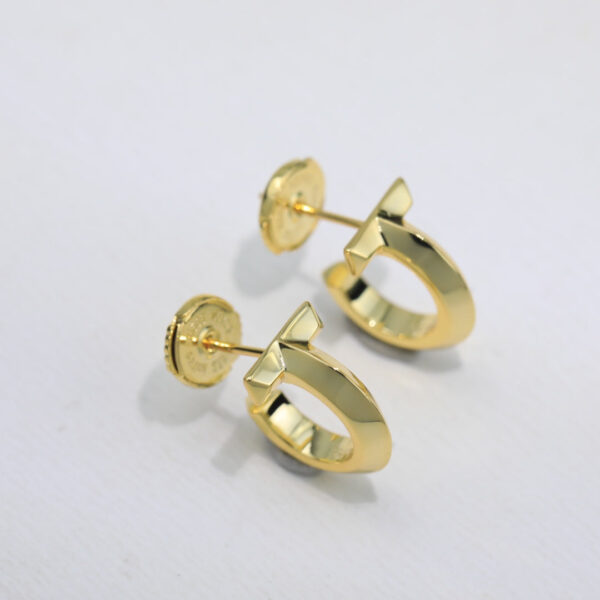 Toxse Plain T Hoop Earrings