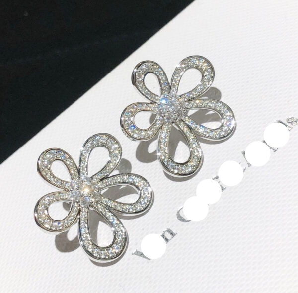 Toxse Flowerlace Diamonds Earrings - Image 2