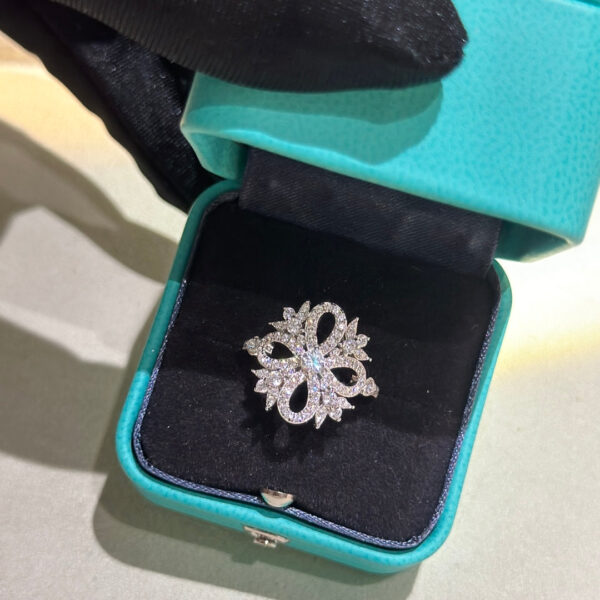 Toxse Vintage Diamond Flower Ring - Image 2